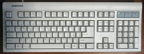 Model klávesnice považovaný za standard má krátký backspace. Foto -Mrk-