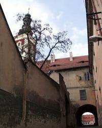 Průchod Ungeltem zdola